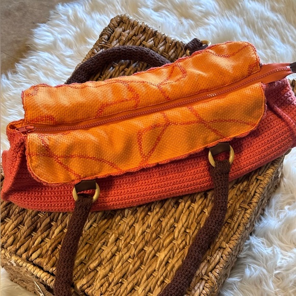 Beautiful Hand Knitted Purse - Picture 4 of 12